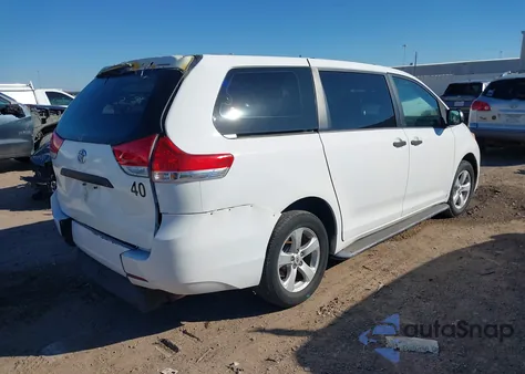 2012 Toyota Sienna Base V6 7 Passenger z USA, uszkodzony, nr VIN 5TDZK3DC8CS268271